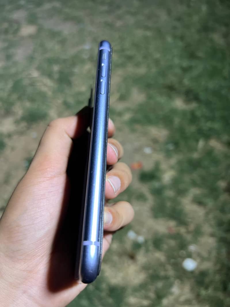 Apple iPhone 11 3
