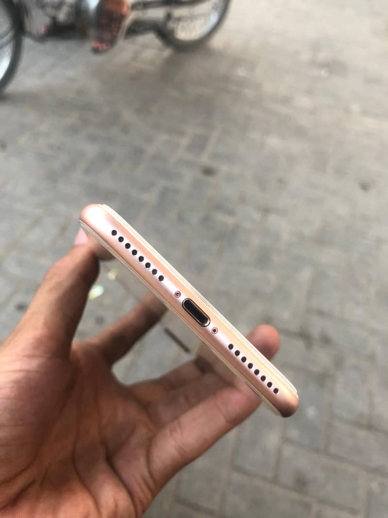 Apple iPhone 8 Plus 2
