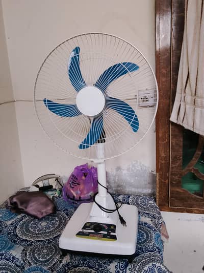 This is a Philips 18-inch Rechargeable Fan AC/DC Operate.