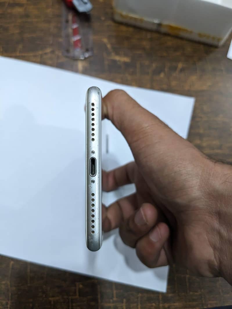 Apple iPhone 7 Plus 9