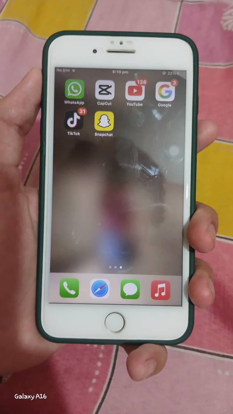 Apple iPhone 8 Plus 3