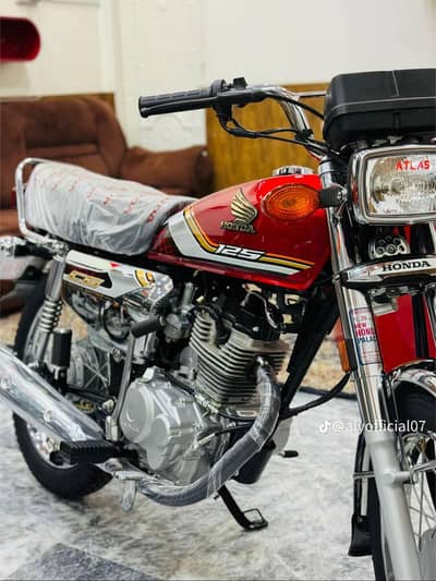 honda 125 self start red color 2026