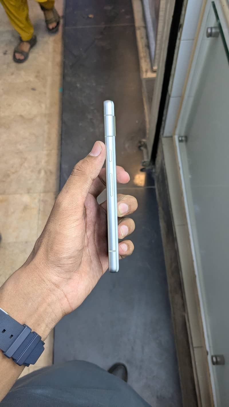 Google Pixel 7a 4