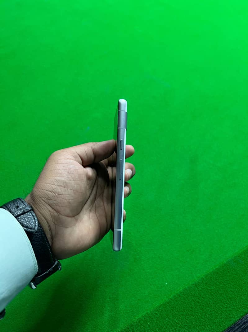 Google Pixel 7a 2