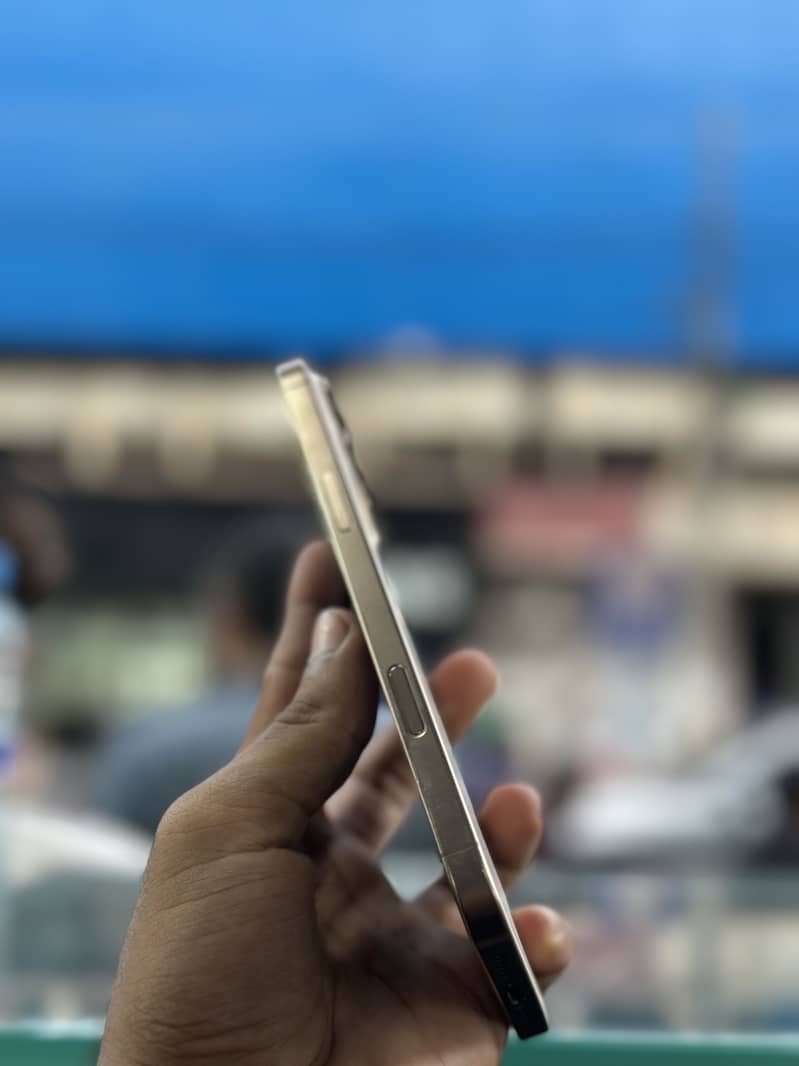 iPhone 16 pro max 1