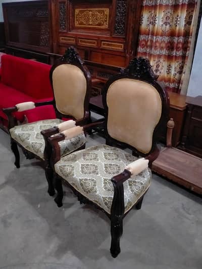 1 king size double bed.  2 sid table . 1 dressing singarmez. 1 almari