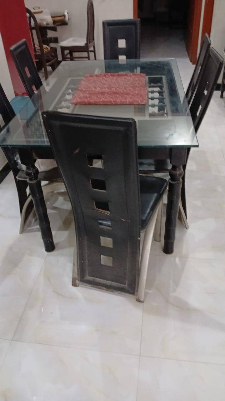 Dining table 0