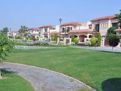 5 marla plot available in lake city