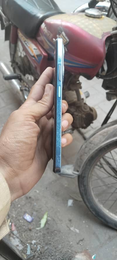 Infinix Hot 40 (8+8gb) (256gb)