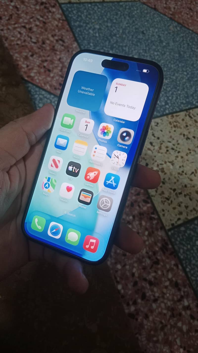 Apple iPhone 16e 1