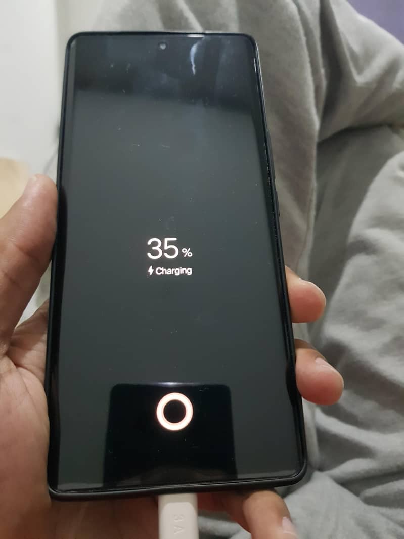 Vivo V30 E 1