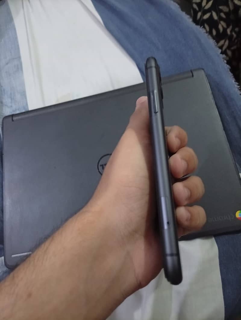 Apple iPhone 11 3