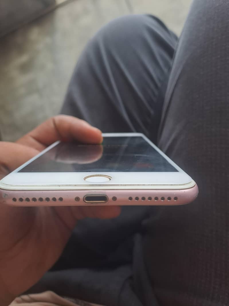 Apple iPhone 7 Plus 2