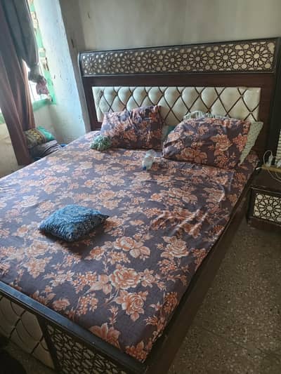 bad with two side tables and dressing