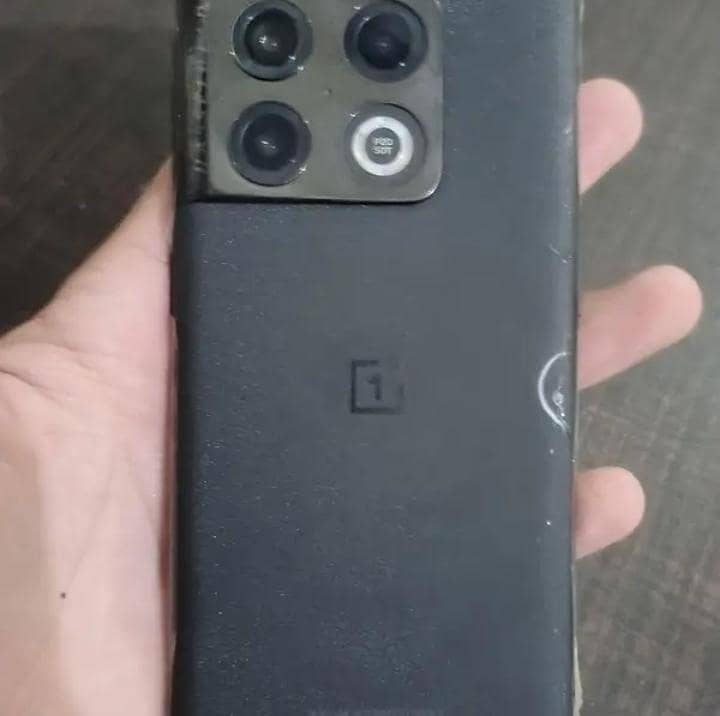 One Plus 10 Pro 1