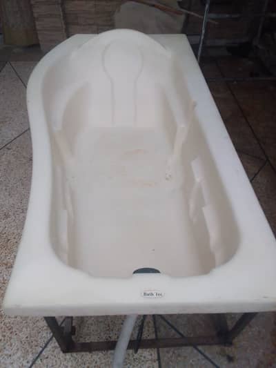Bath tub, water tub, tub