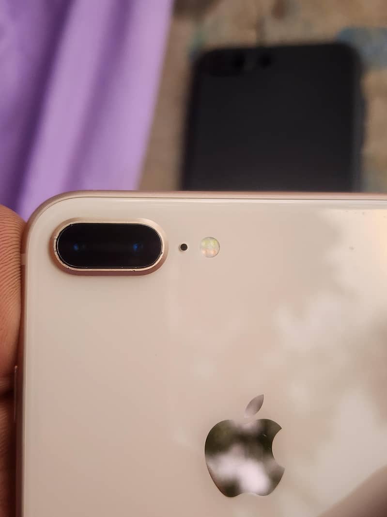 Apple iPhone 8 Plus 1