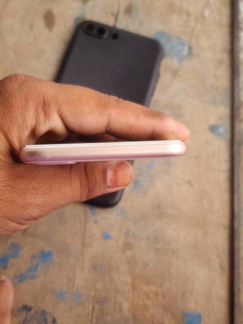 Apple iPhone 8 Plus 4