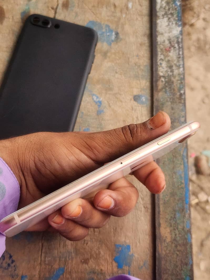 Apple iPhone 8 Plus 5