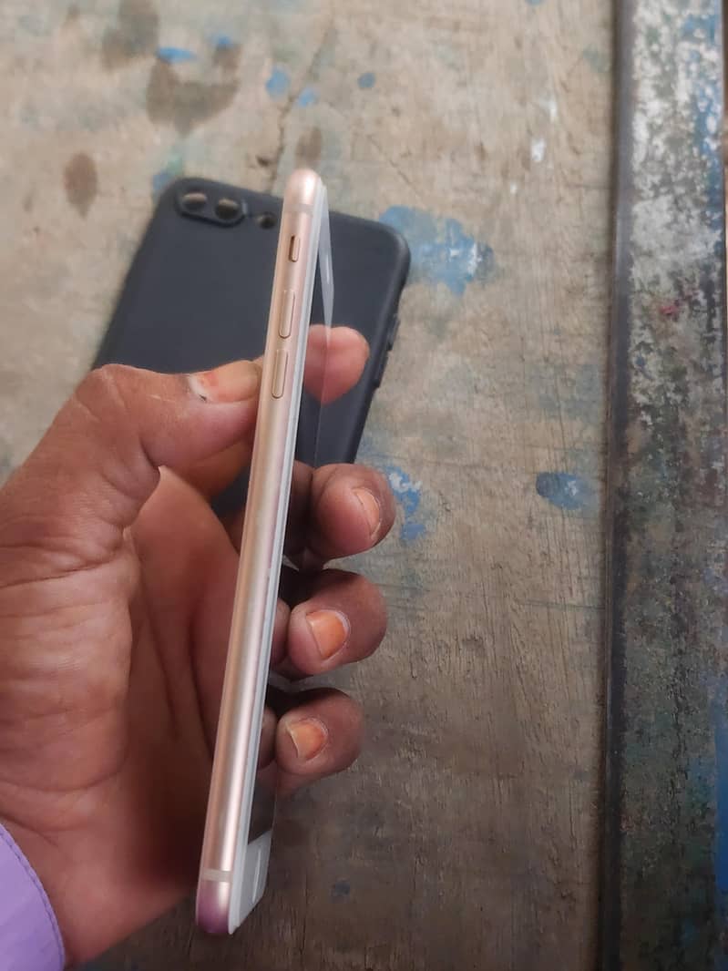 Apple iPhone 8 Plus 6