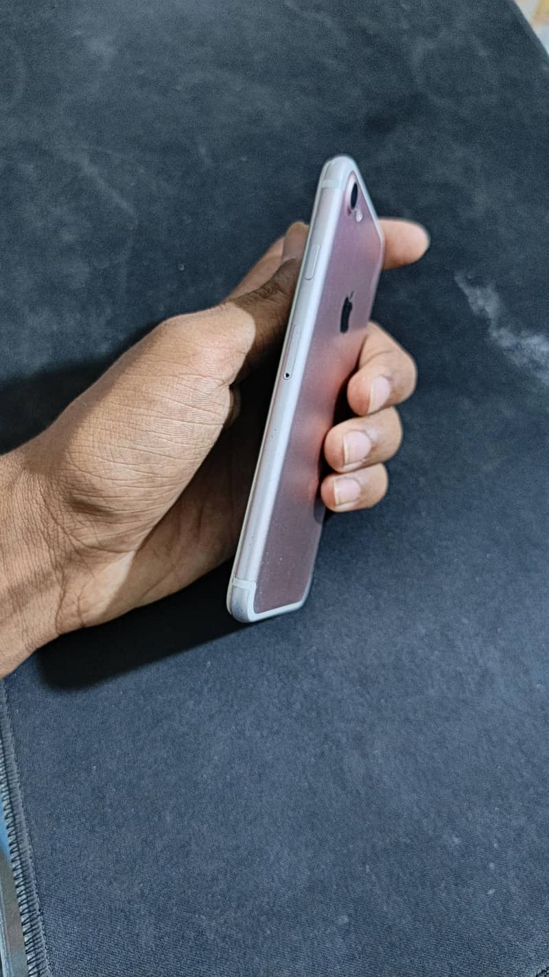 Apple iPhone 7 2