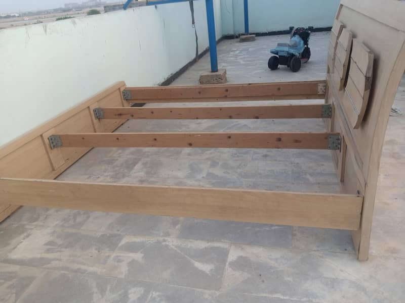 king size Bed frame 1