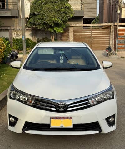 Toyota Corolla Altis model 2016 supper white color