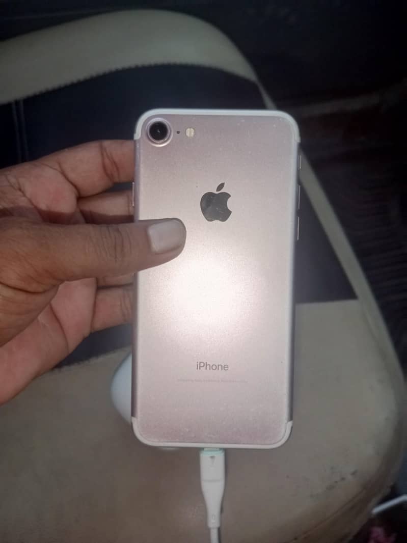 Apple iPhone 7 0