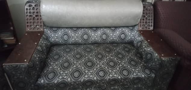 almost new, hardly used 3 2 1 sofa set.