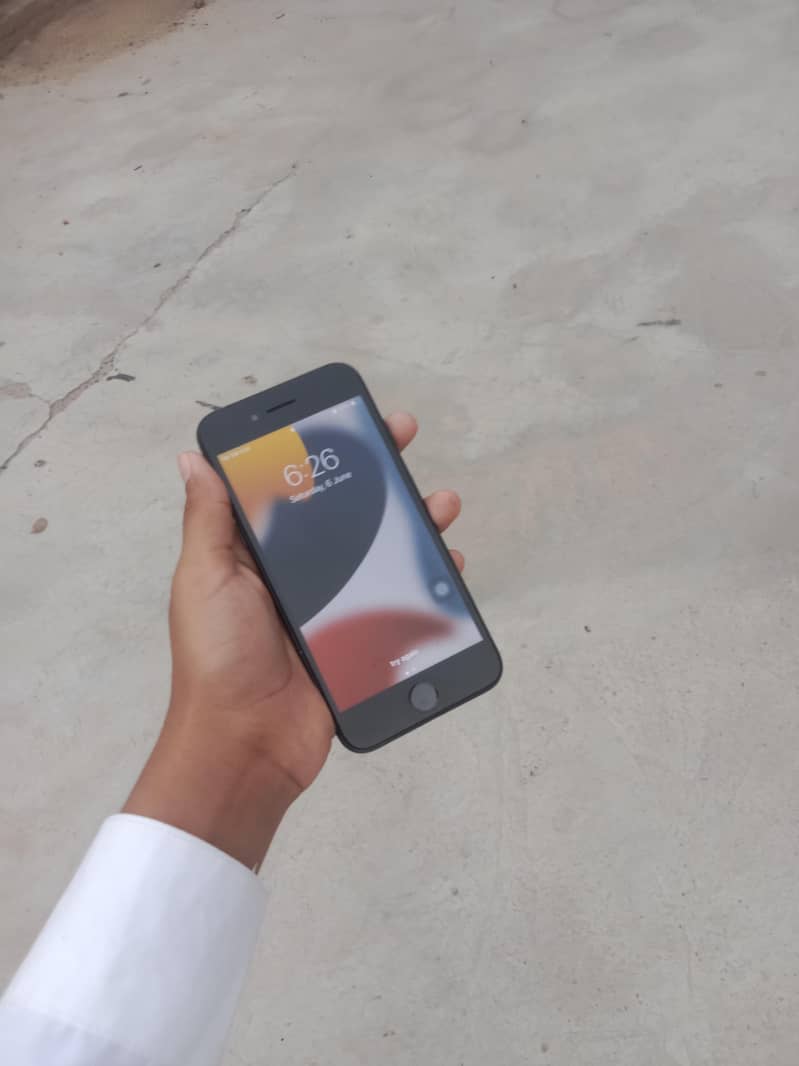 Apple iPhone 7 0