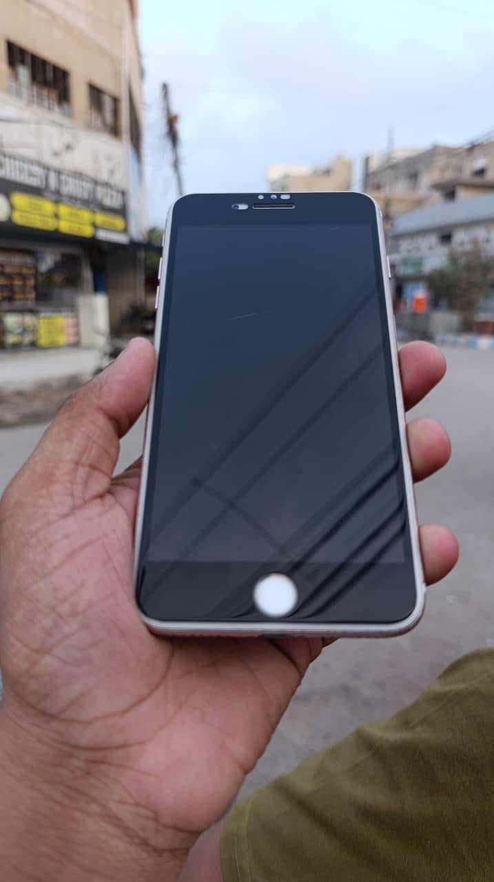 Apple iPhone 7 Plus 0