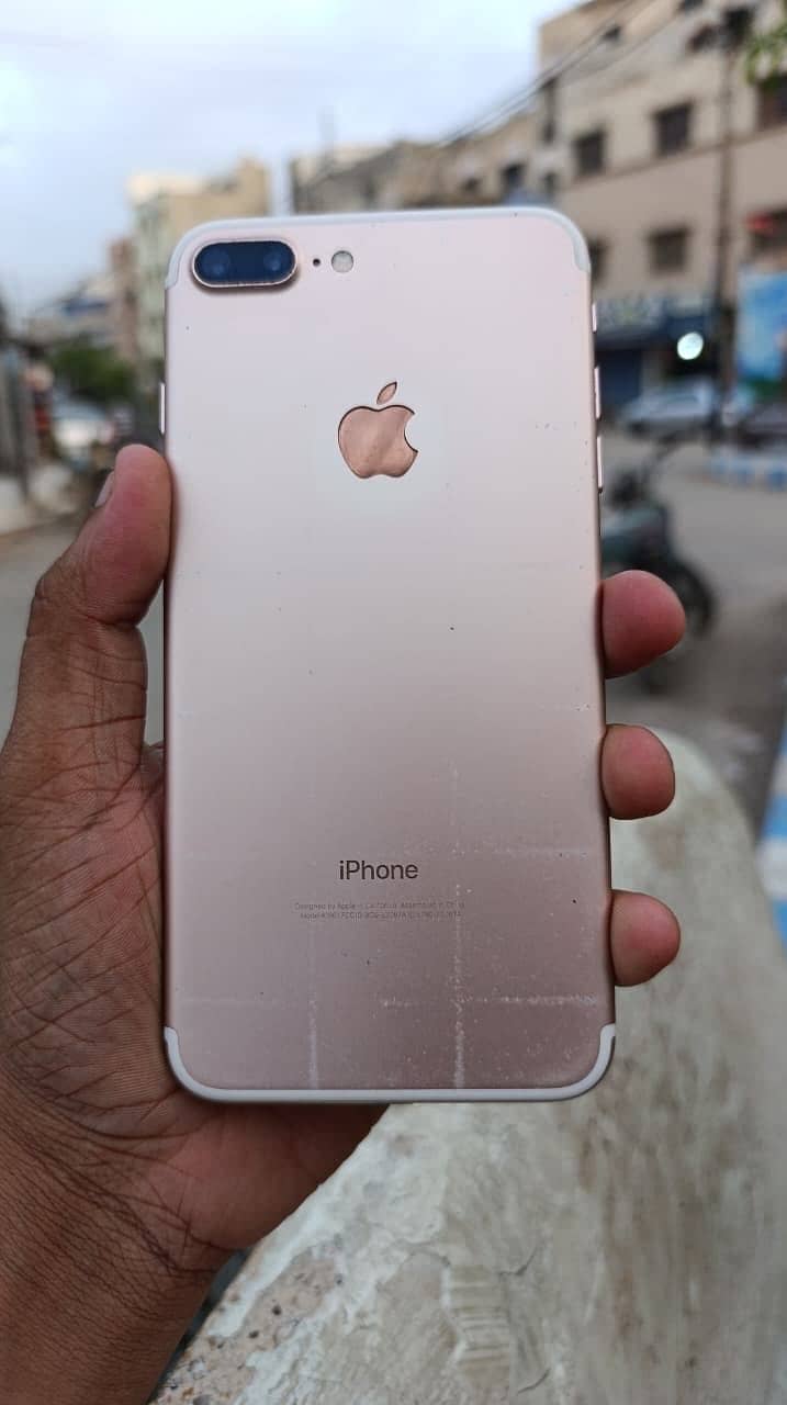 Apple iPhone 7 Plus 1