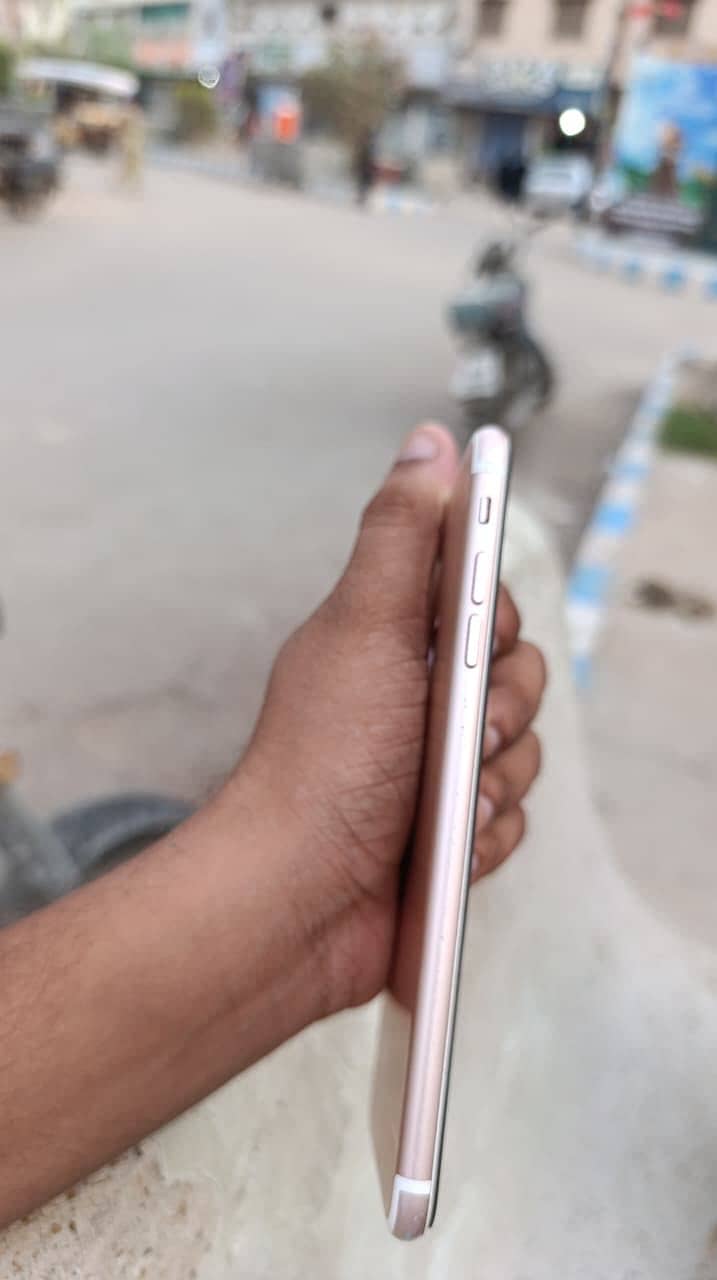 Apple iPhone 7 Plus 2