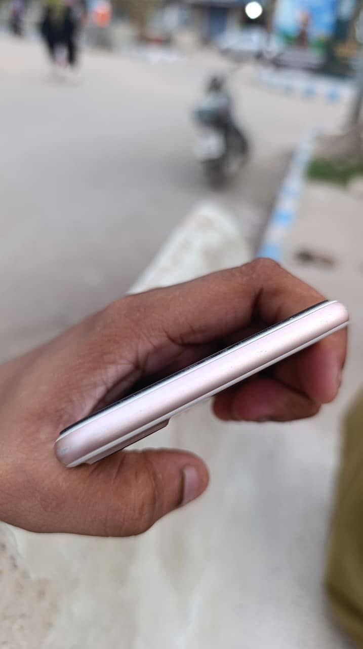 Apple iPhone 7 Plus 4