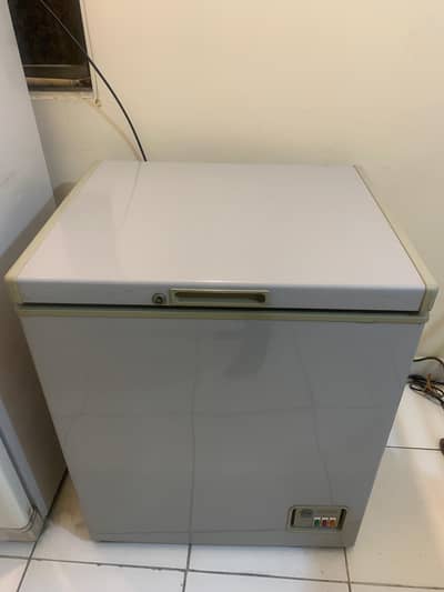 Deep freezer ( compact freezer )