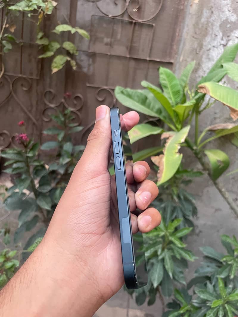 Apple iPhone 14 4