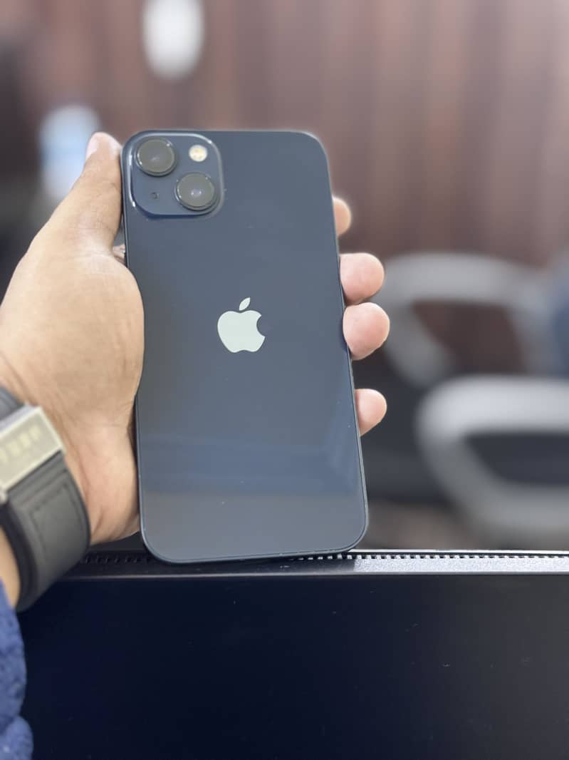 Apple iPhone 13 0