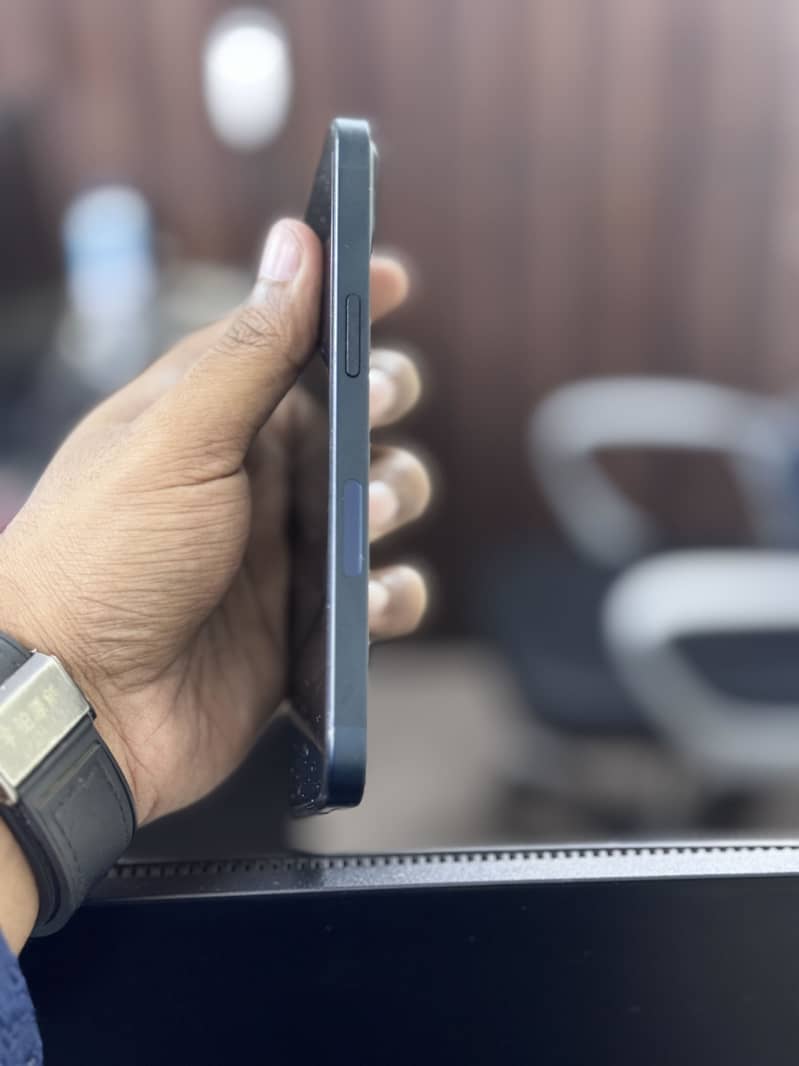 Apple iPhone 13 2