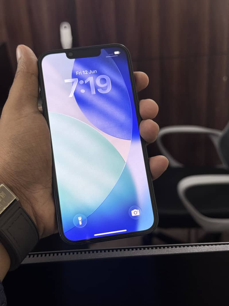 Apple iPhone 13 4