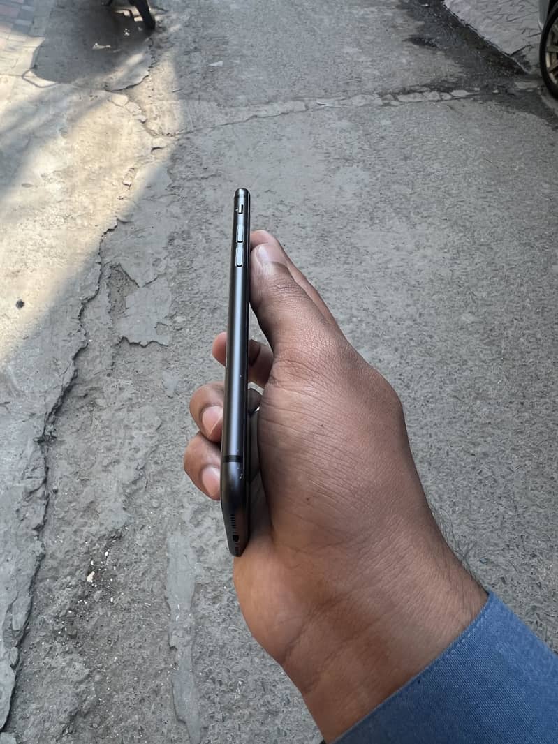 Apple iPhone 8 4