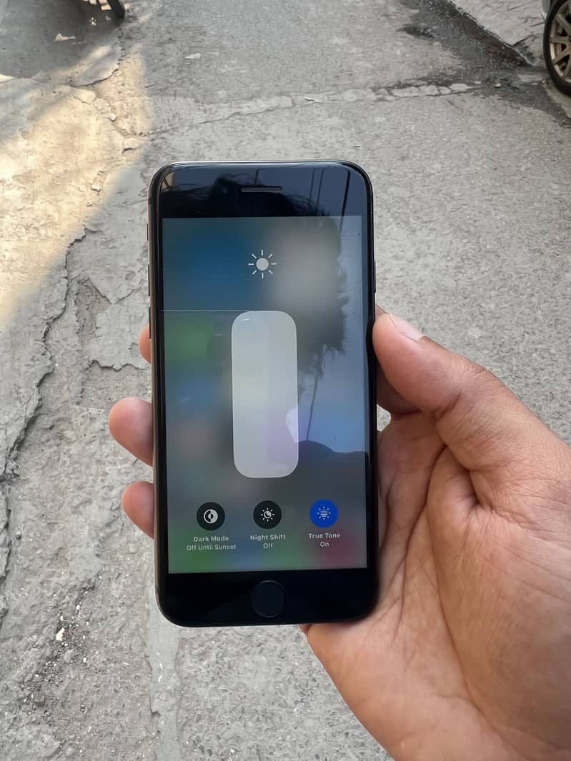 Apple iPhone 8 5