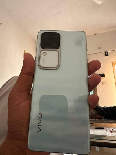 Vivo V30