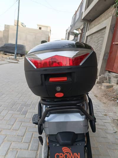 Bike tail box / travel box