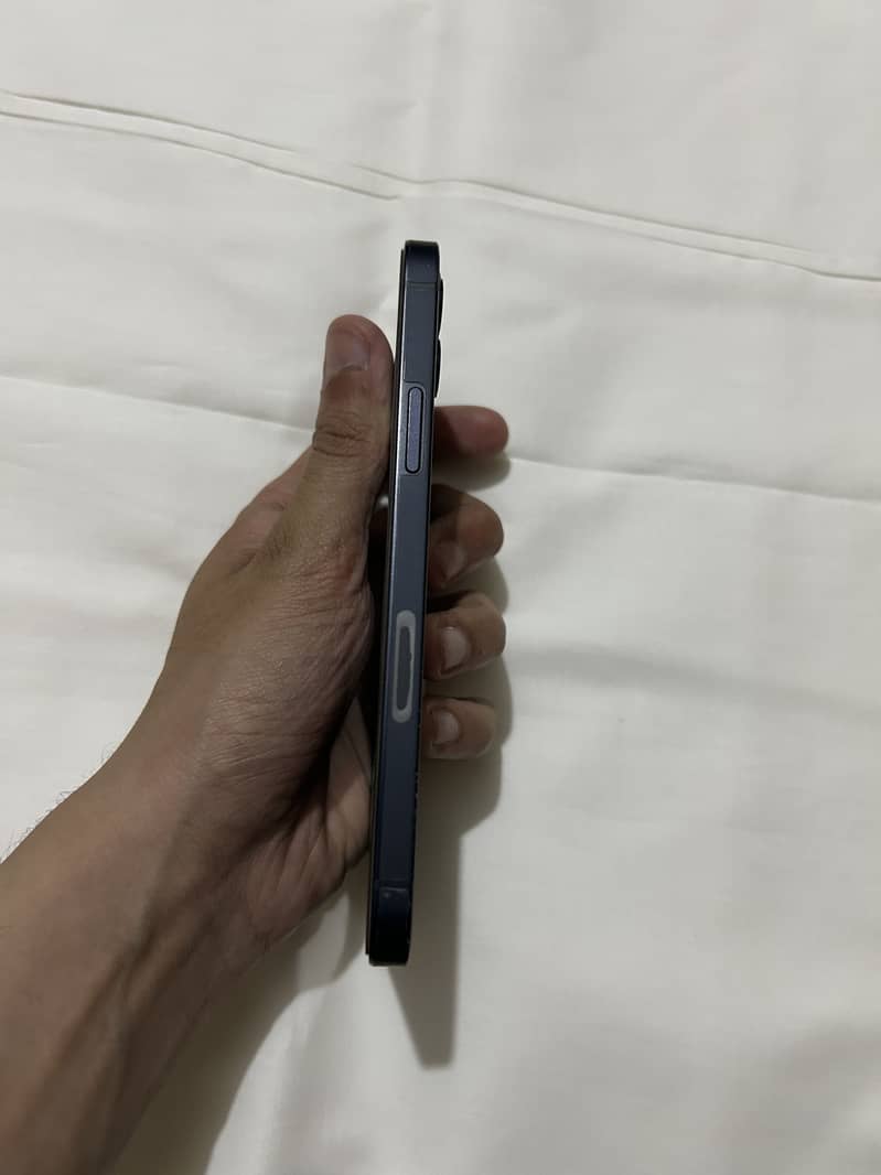 Apple iPhone 12 3