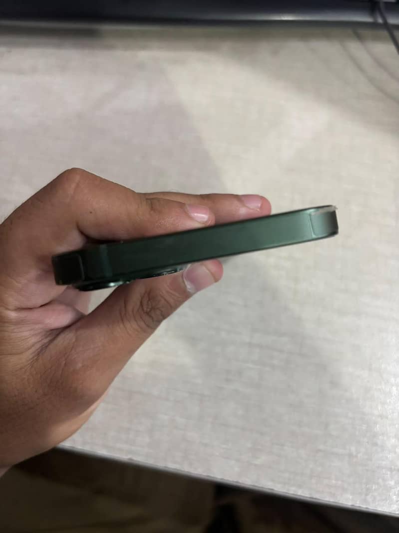 Apple iPhone 13 3