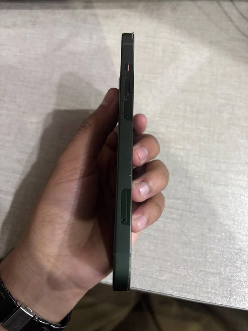 Apple iPhone 13 5