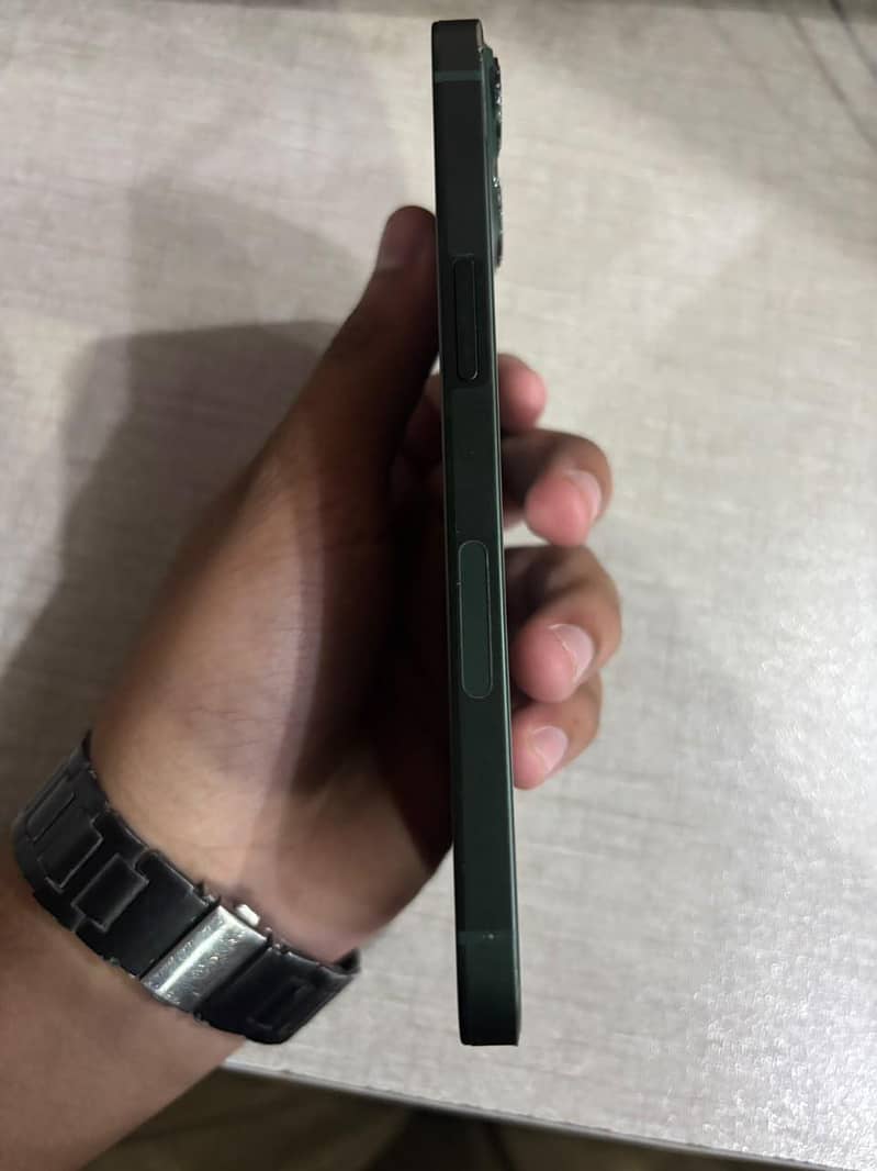 Apple iPhone 13 6