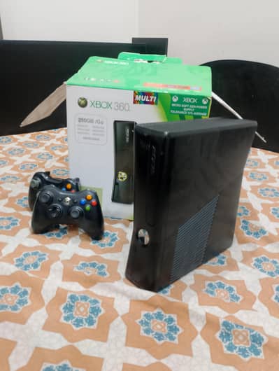 Xbox 360 500 gb with 2 controller and 60 plus games
