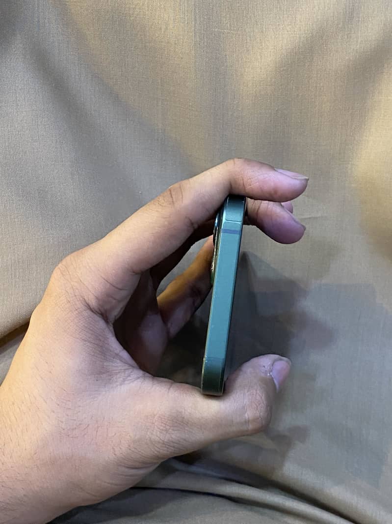 Apple iPhone 13 3