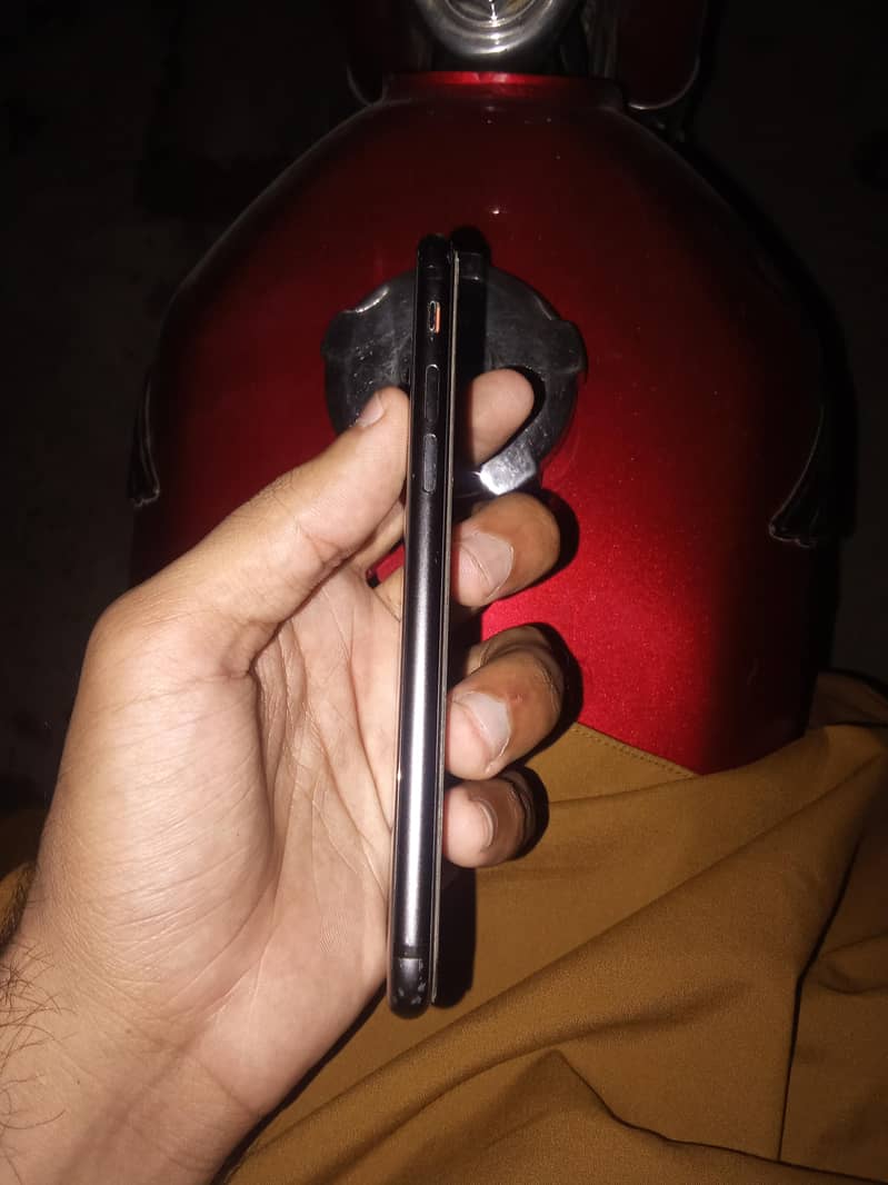 Apple iPhone 8 3